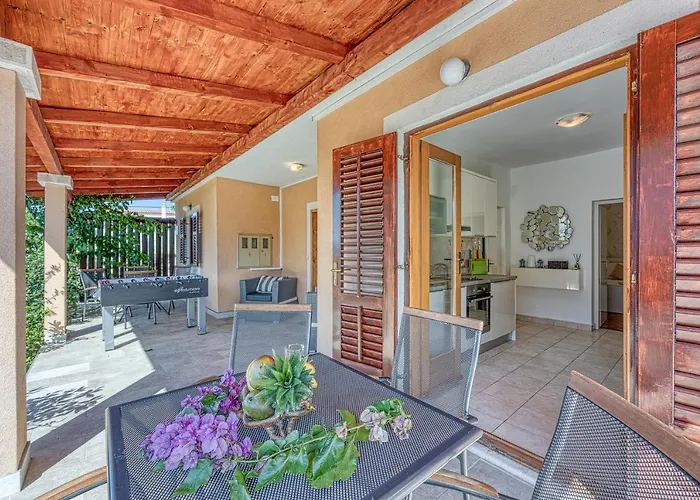 Coastal Paradise With Pool - Happy *