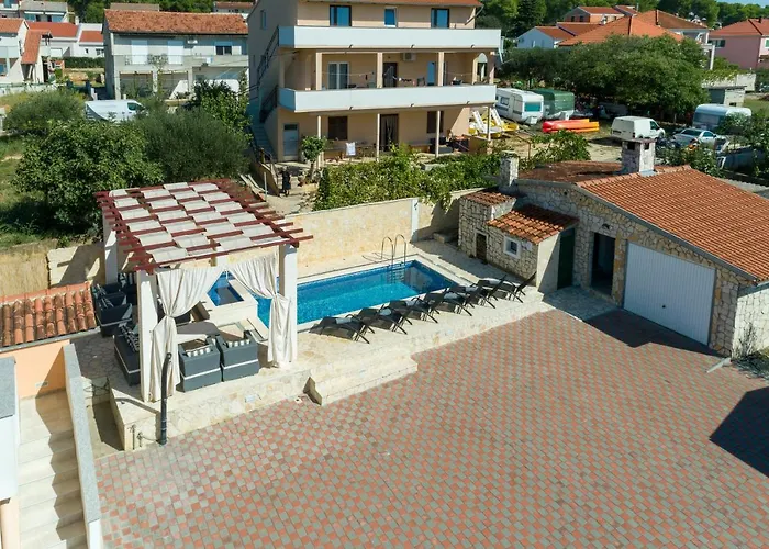 Вилла Coastal Paradise With Pool - Happy Свети-Филип-и-Яков