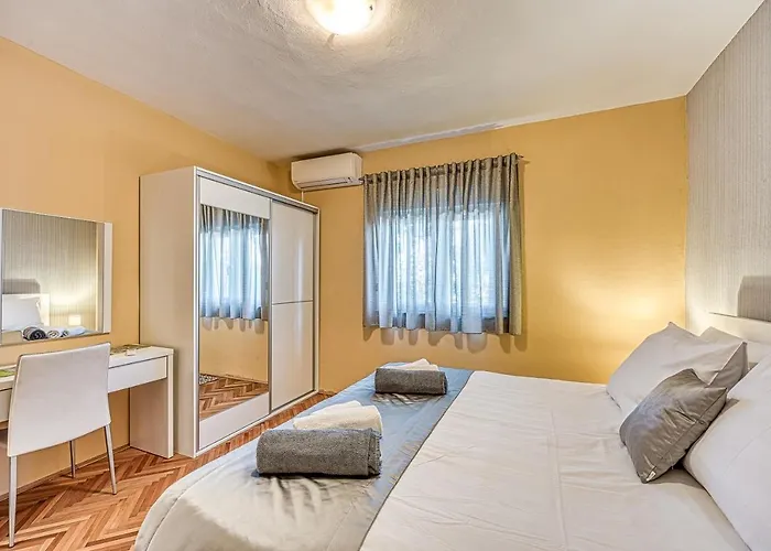 Villa Coastal Paradise With Pool - Happy