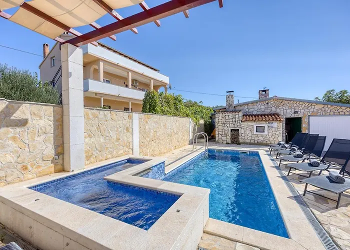 Coastal Paradise With Pool - Happy Вилла Свети-Филип-и-Яков