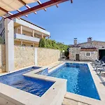 Coastal Paradise With Pool - Happy Villa Sveti Filip i Jakov