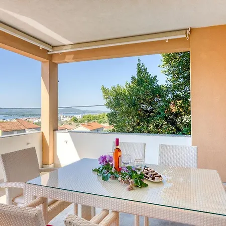 Coastal Paradise With Pool - Happy Villa Sveti Filip i Jakov
