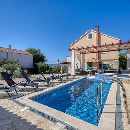 Coastal Paradise With Pool - Happy Villa *