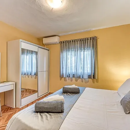 Villa Coastal Paradise With Pool - Happy