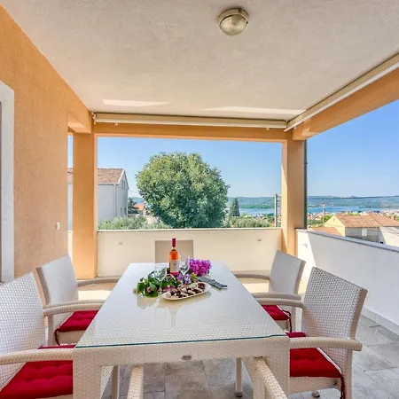 Villa Coastal Paradise With Pool - Happy *