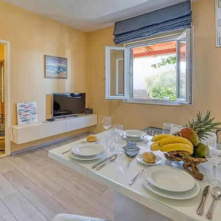Coastal Paradise With Pool - Happy Sveti Filip i Jakov