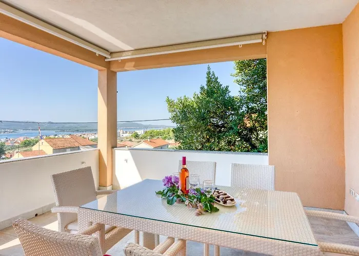 Coastal Paradise With Pool - Happy Villa Sveti Filip i Jakov