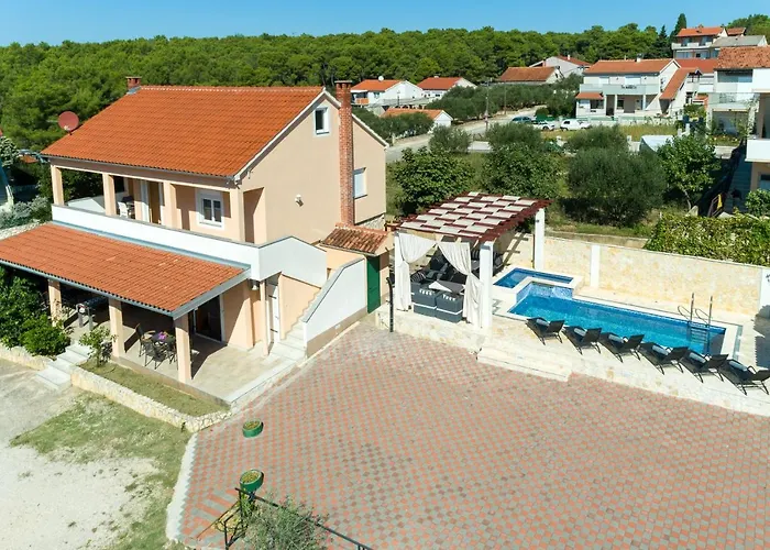 Villa Coastal Paradise With Pool - Happy *